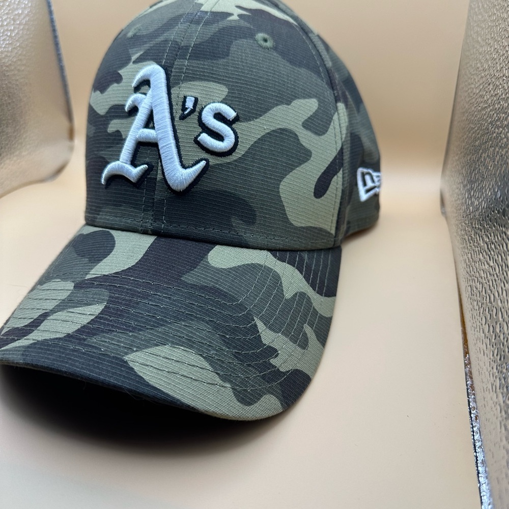 MLB Oakland  Athletics Camouflage Mens New Eras‎ 39Thirty  Cap med/large